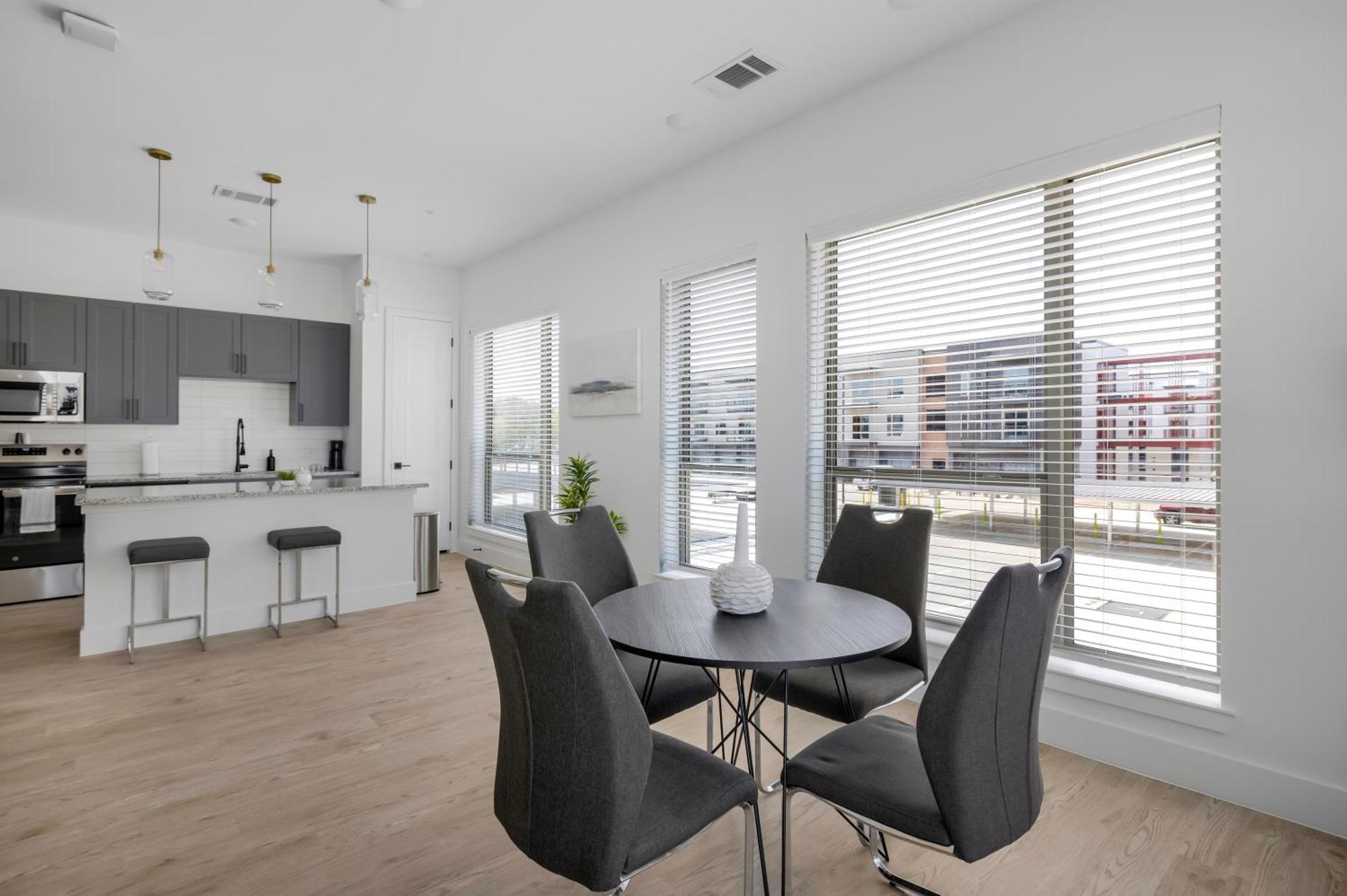 Railyard Apartments By Barsala 덴턴 객실 사진